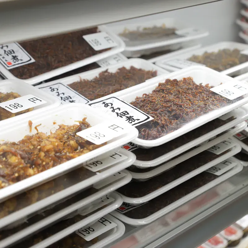 佃煮などの珍味が並ぶ売り場