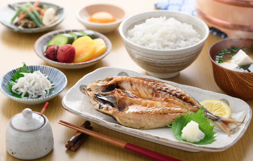 焼き魚と小鉢がそろった印西木下店の定食