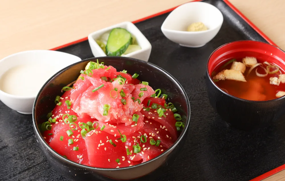 ことぶき亭 本店の本マグロの海鮮丼の定食